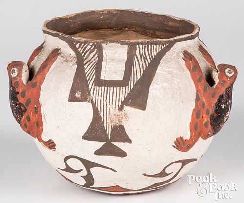 Zuni Indian frog effigy pottery jar