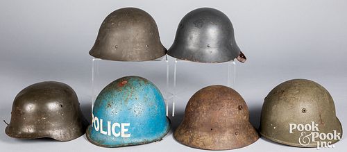 Miscellaneous helmets, to include a Swiss M71