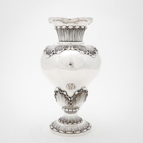 PORTO .916 SILVER URN WITH RUFFLED SHELL MOTIF