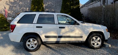 2005 White Jeep 4 x 4 Grand Cherokee, Creme Leather Interior 25,872 Miles