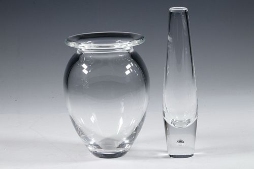 (2) STEUBEN GLASS VASES IN BOX