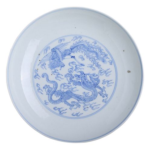 A CHINESE BLUE AND WHITE ‘DRAGON AND PHOENIX’ DISH