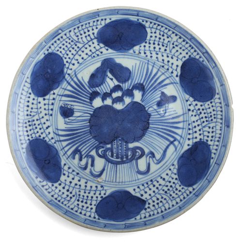 A BLUE AND WHITE ‘FLORAL’ DISH