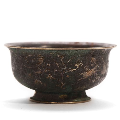 A CHINESE GOLD AND SILVER-INLAID 'FLOWERS' CUP