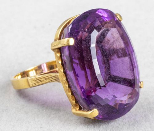Vintage 18K Yellow Gold Oval Amethyst Ring