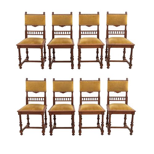 Lote de 8 sillas. Francia. Siglo XX. Estilo Enrique II. En talla de madera de nogal. Con respaldos semiabiertos.