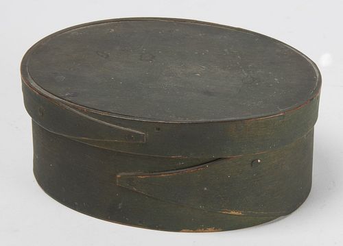 Oval Fingered Box in Green Paint