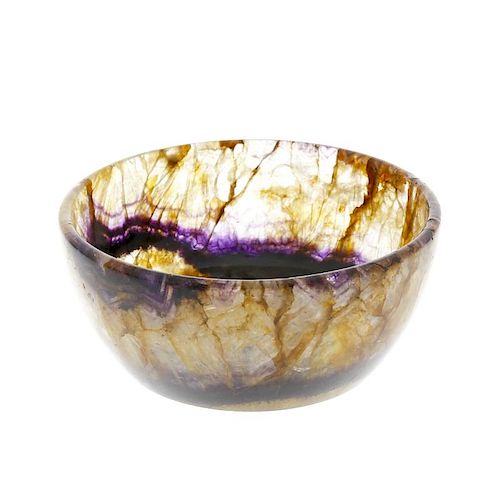 A Blue John bowl.Winnats One Vein Of flat-bottomed circular form with a ring of violet veining to ba