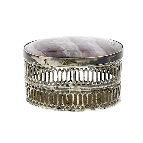 A silver and purple agate box. The oval push-on cover mounted with an agate slice having good lilac