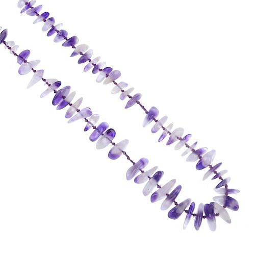 A group of assorted costume jewellery To include: an amethyst chip necklace, flowerhead ring, agate