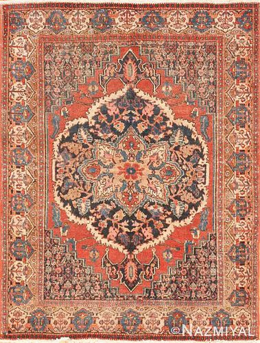 ANTIQUE PERSIAN SENNEH RUG. 4 ft 6 in x 3 ft 5 in (1.37 m x 1.04 m)