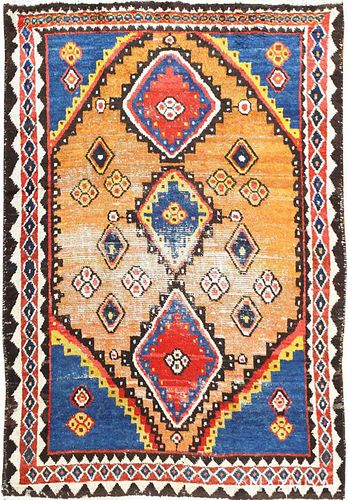 VINTAGE PERSIAN GABBEH RUG. 7 ft 7 in x 5 ft 4 in (2.31 m x 1.63 m)