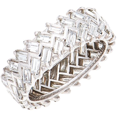 ETERNITY RING WITH DIAMONDS IN PLATINUM with 50 baguette cut diamonds ~1.50 ct. Weight: 5.9 g. size: 5