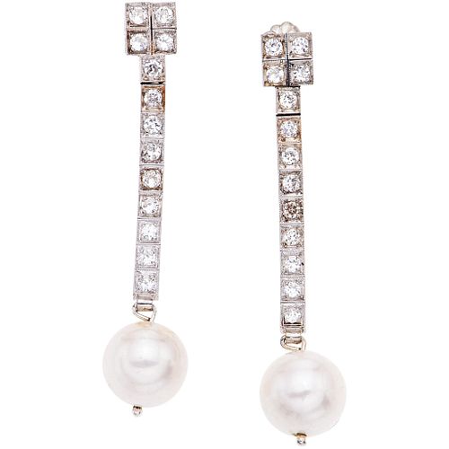 PAIR OF EARRINGS WITH CULTURED PEARLS AND AND DIAMONDS IN PLATINUM, PALLADIUM SILVER AND .925 SILVER with 2 white pearls and 26 antique cut diamonds