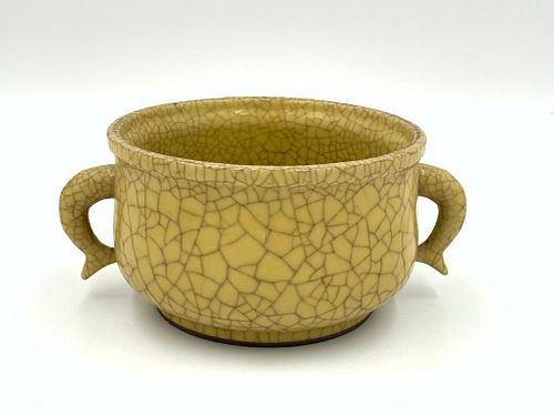 Chinese Guan Style Crackle Glaze Vase