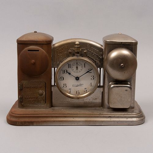 Reloj de chimenea. Chicago, Estados Unidos. Ca. 1901 Elaborado en metal plateado. Marca Darche Mfg Co. Mecanismo de cuerda.