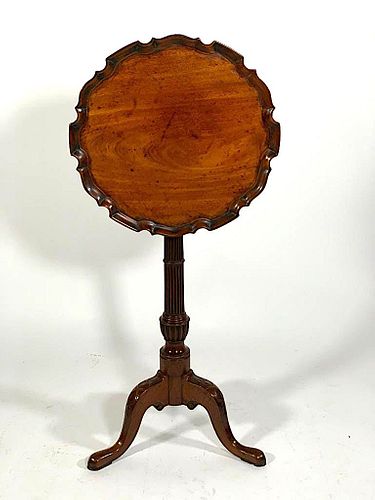 American Chippendale Mahogany Pie-Crust Tilt Top Candlestand