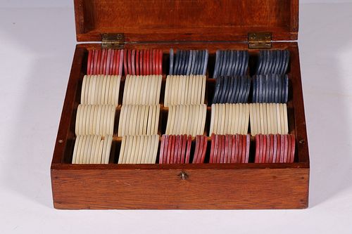 BOXED SET OF POKER CHIPS