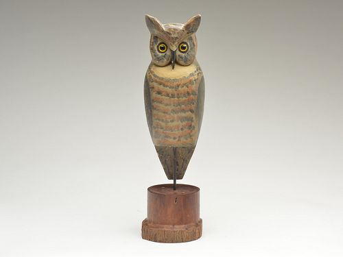 Outstanding owl decoy, Leonard Doren or John Hiatt, Illinois.
