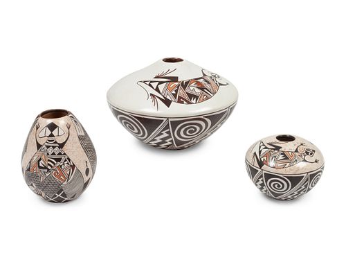 Sylvia Naha
(Hopi/Tewa, b. 1951)
Group of Three Painted Pottery Jars, with Lizards