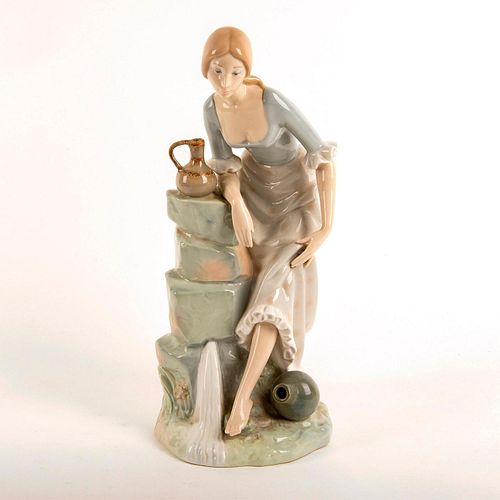 Girl from the Fountain 02010115 - Nao Porcelain Figure by Lladro