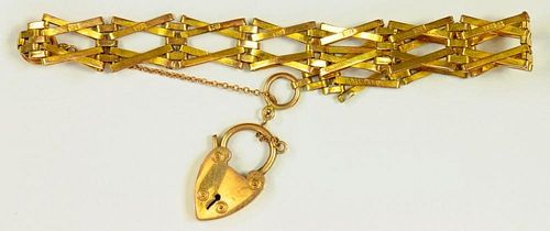 A GOLD GATE BRACELET AND PADLOCK, MARKED 9CT, 11.7G