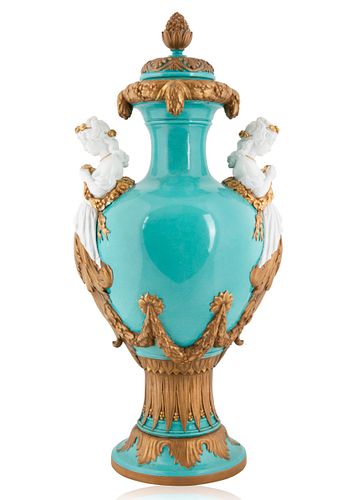 A RUSSIAN PORCELAIN COVERED URN, IMPERIAL PORCELAIN MANUFACTORY, PERIOD OF ALEXANDER II (1855-1881)