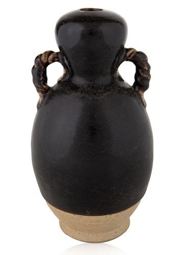 A CHINESE STONEWARE BLACK JAR WITH ROPE STYLE HANDLES, SONG DYNASTY (960 CE-1279)