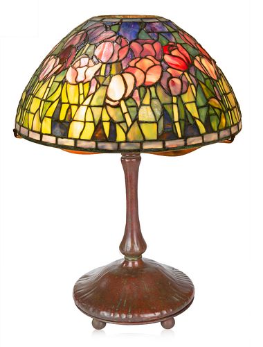 A MODERN TIFFANY STYLE 'PEONY' TABLE LAMP 