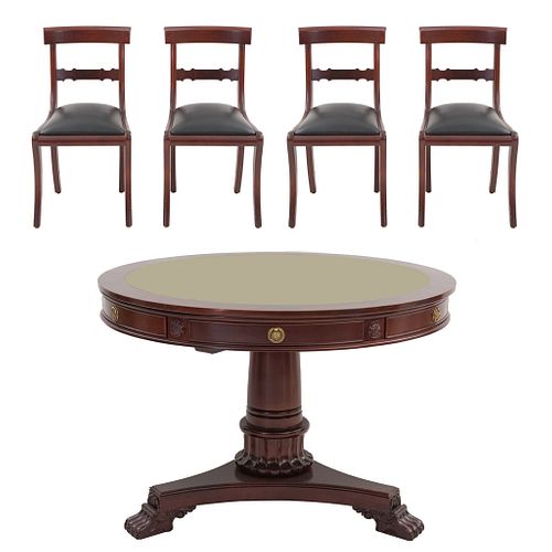 Mesa de juego con 4 sillas. Siglo XX. Elaborados en madera. Consta de: Mesa. Con cubierta circular, 6 cajones con tiradores.