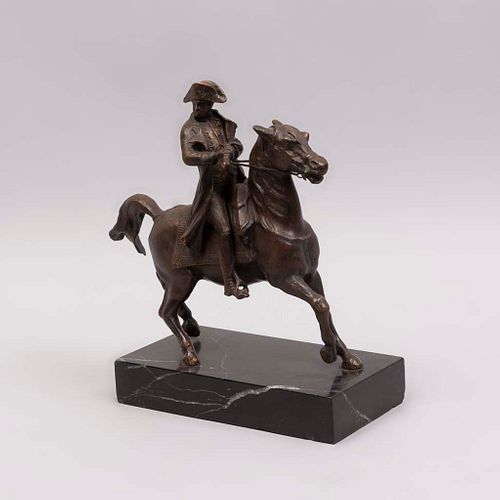 ANÓNIMO. Napoleón Bonaparte. Fundición en bronce. Con base de mármol negro jaspeado. 29 cm altura (con base)