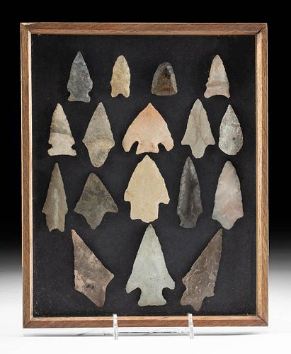 Lot of 17 Native American Paleo Stone Projectile Points