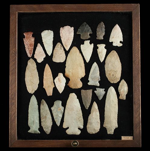 Lot of 25 Native American Midwestern Stone Arrowheads