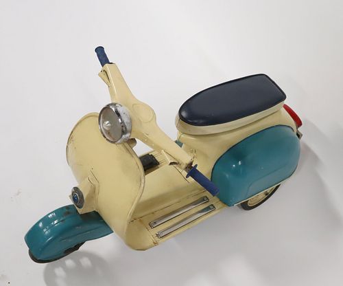 Vintage & Classic Vespa Style Battery Operated Toy