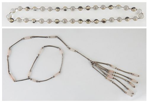 Strand of 13mm Glass Beads, 20th c., each of the 37 beads with a floral decorated silver overlay band, joined by small silver circular links, L.- 29 i