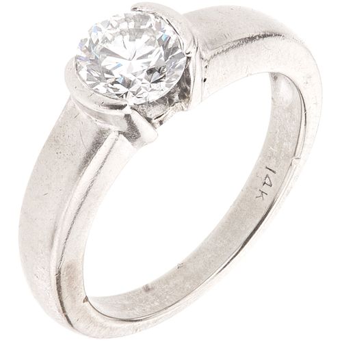 SOLITAIRE RING WITH DIAMOND IN 14K WHITE GOLD 1 Brilliant cut diamond ~0.70 ct Clarity: VS2-SI1. Weight: 4.9 g. Size: 5 ½