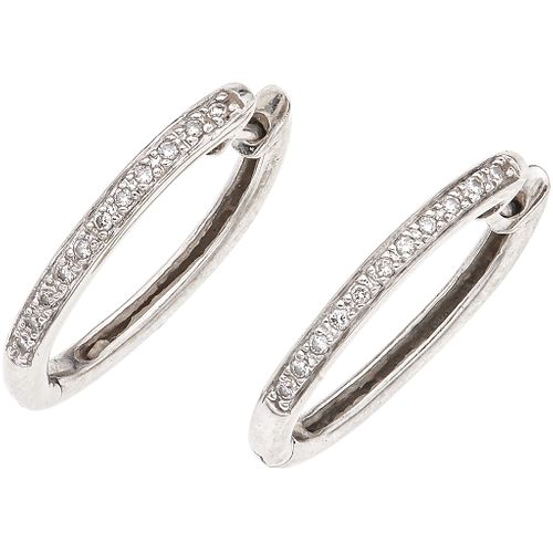 PAIR OF EARRINGS WITH DIAMONDS IN 14K WHITE GOLD 22 Brilliant cut diamonds ~0.22 ct. Weight: 5.3 g. Size: 0.07 x 0.9" (0.2 x 2.3 cm)