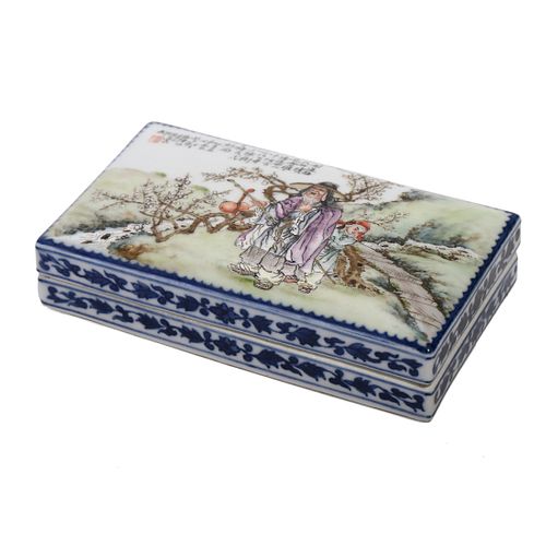 A CHINESE FAMILLE ROSE LANDSCAPE BOX WITH COVER