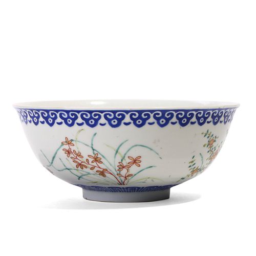 A CHINESE FAMILLE ROSE FLOWERS BOWL