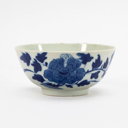 SMALL CHINESE PORCELAIN BUTTERFLY MOTIF RICE BOWL