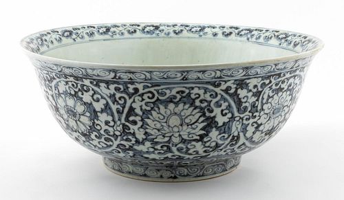 LARGE CHINESE BLUE & WHITE MING TYPE FLORAL BOWL