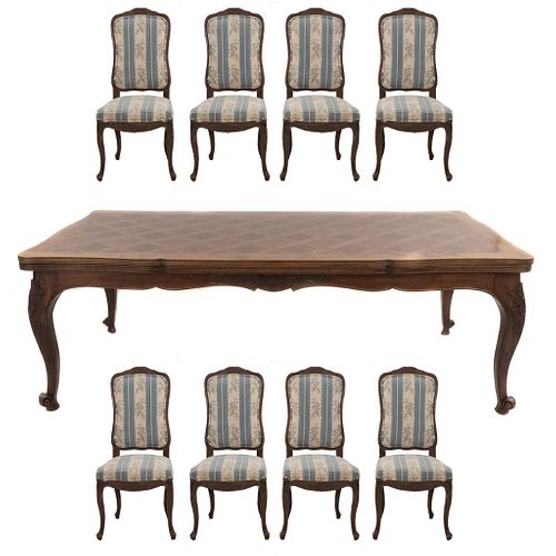 Comedor. Siglo XX. En talla de madera. Consta de: mesa y 8 sillas. 78 x 222 x 104 cm Piezas: 9