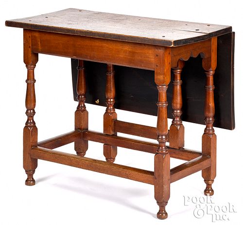 Pennsylvania William and Mary drop-leaf table