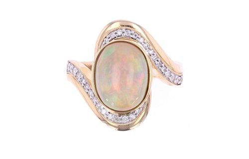 Excellent Opal & Diamond 14K Gold Ring