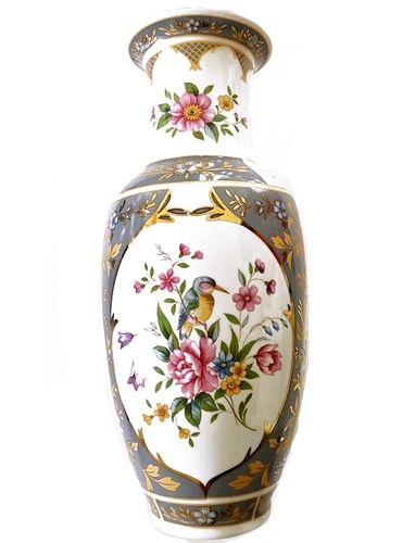 A Japanese Eiwa Kinsei Hand Painted Porcelain Vase