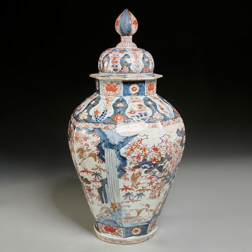 Large Imari porcelain covered jar, ex-Christie's