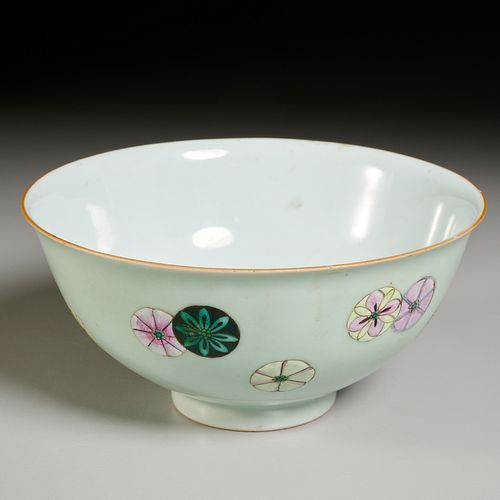 Chinese famille rose flower-balls bowl