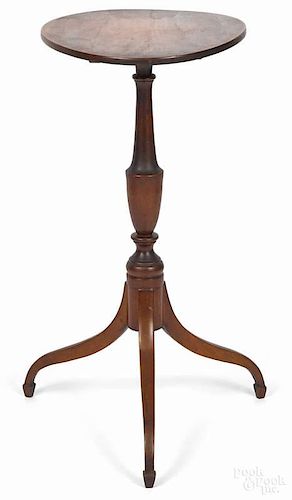 New England Federal maple candlestand, early 19t