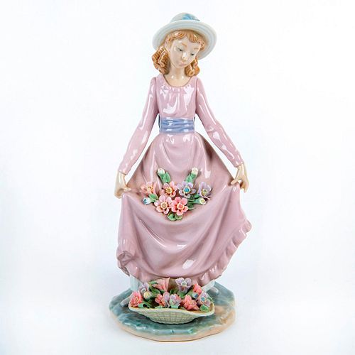 Flower Curtsey 1005027 - Lladro Porcelain Figurine