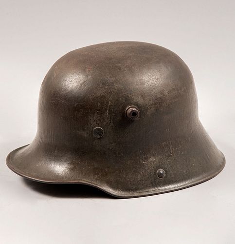 Casco de la Gran Guerra de infantería del Ejército Imperial Alemán M17. Ca. 1917. Troquel de acero, barbiquejo y liner de piel.